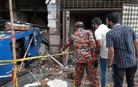 মগবাজারের বিস্ফোরণস্থল থেকে গ্যাস বেরুচ্ছে