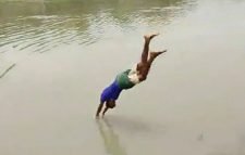 ফেসবুকে লাইভে এসে নদীতে ডাইভ, তলিয়ে গেলো কলেজছাত্র