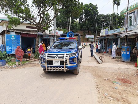 ব্রাজিল-আর্জেন্টিনা সমর্থকদের সতর্ক করতে ব্রাহ্মণবাড়িয়ায় পুলিশের মাইকিং