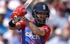 পাকিস্তানের বিপক্ষে ইংল্যান্ডকে সমতায় ফেরালেন মঈন আলী