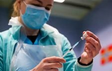 এন্টিবডি কমে যাওয়ায় বুস্টার ডোজ দেয়ার পরামর্শ বিজ্ঞানীদের