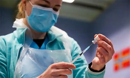 এন্টিবডি কমে যাওয়ায় বুস্টার ডোজ দেয়ার পরামর্শ বিজ্ঞানীদের