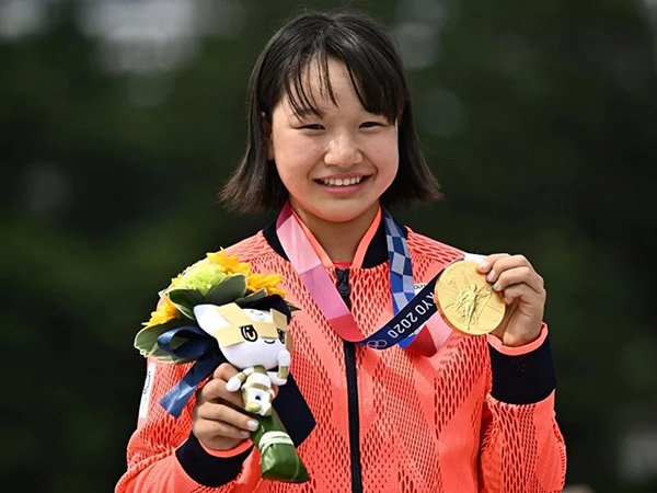 অলিম্পিকসের ৮৫ বছরে সবচেয়ে কমবয়সী স্বর্ণজয়ী মোমিজি