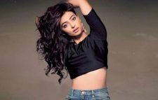 ব্যাঙের মতো রাধিকা আপ্তে