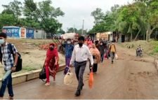 দৌলতদিয়ায় ঢাকামুখী যাত্রীদের ভিড়, মানা হচ্ছে না স্বাস্থ্যবিধি