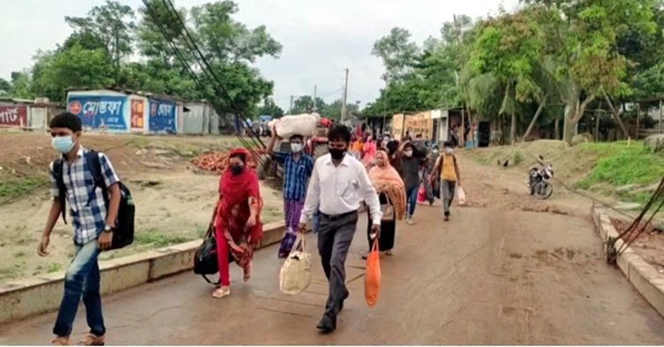 দৌলতদিয়ায় ঢাকামুখী যাত্রীদের ভিড়, মানা হচ্ছে না স্বাস্থ্যবিধি