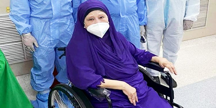 টিকা নেওয়ার পর জ্বরাক্রান্ত খালেদা জিয়া