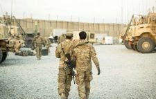 কয়েক হাজার আফগানকে নিয়ে যাচ্ছে যুক্তরাষ্ট্র