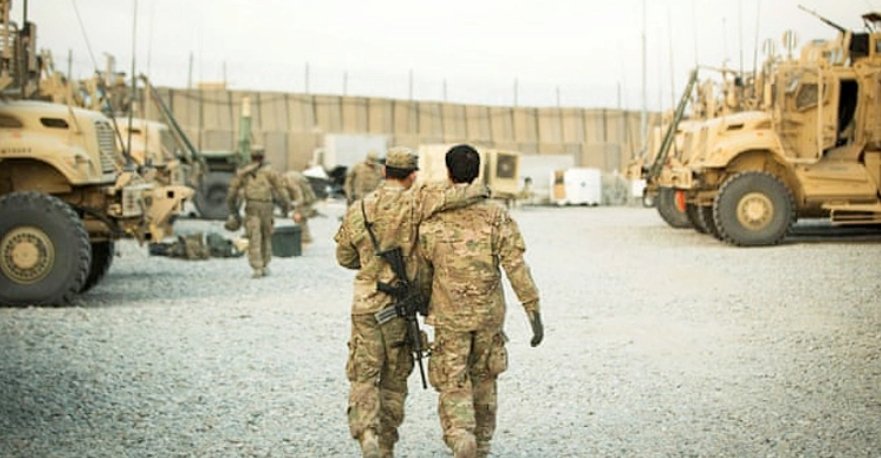 কয়েক হাজার আফগানকে নিয়ে যাচ্ছে যুক্তরাষ্ট্র