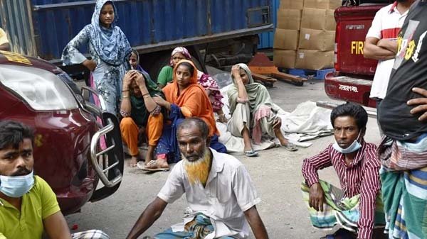 একের পর এক বের করা হচ্ছে লাশ, স্বজনদের আহাজারি