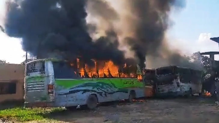 পেট্রলপাম্পে আগুন, পুড়ল ৫ বাস