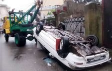 নগরীতে নিয়ন্ত্রণ হারিয়ে উল্টে গেল কার, আহত ২