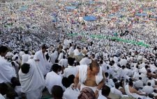লাব্বাইক ধ্বনিতে মুখরিত হচ্ছে আরাফাতের ময়দান