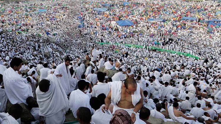 লাব্বাইক ধ্বনিতে মুখরিত হচ্ছে আরাফাতের ময়দান