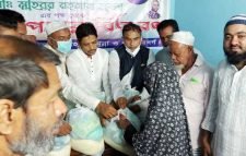 যুক্তরাজ্য প্রবাসী মুহিবুর রহমানের ঈদ উপহার বিতরণ