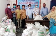 পায়রা সমাজ কল্যাণ সংঘের খাদ্য সামগ্রী বিতরণ