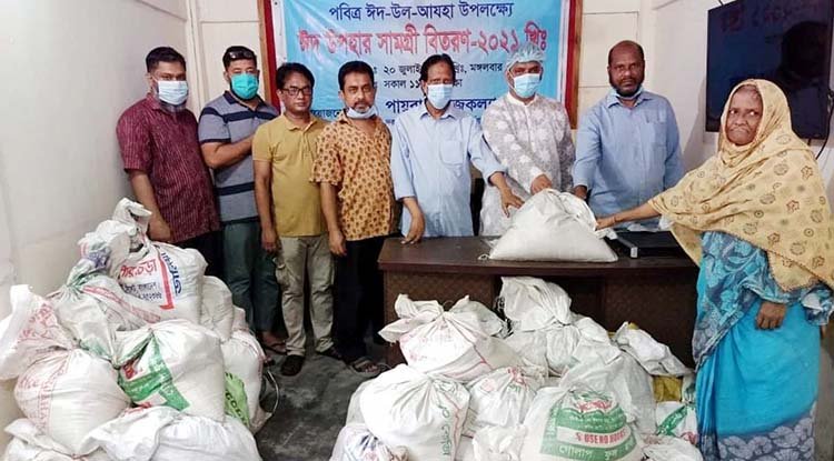 পায়রা সমাজ কল্যাণ সংঘের খাদ্য সামগ্রী বিতরণ