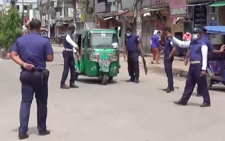 ১৪ দিনের ‘লকডাউনের’ ১ম দিনে  মাঠে তৎপর মৌলভীবাজার জেলা পুলিশ