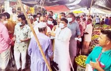 ধর্মপাশা ও মধ্যনগর উপজেলায় এড. রনজিত সরকারের স্বাস্থ্য সুরক্ষা সামগ্রী বিতরণ