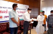 গণমাধ্যম অফিস সহকারীদের প্রধানমন্ত্রীর ঈদ উপহার