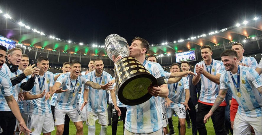 অবশেষে ব্রাজিলকে হারিয়ে মেসির হাতে শিরোপা