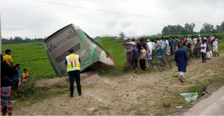 মিঠাপুকুরে দুই বাসের মুখোমুখি সংঘর্ষে নিহত ৬