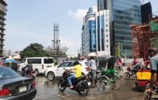 কঠোর লকডাউনে গণপরিবহন বন্ধ তবুও রাস্তায় যানজট