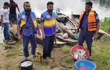 কাপ্তাই হ্রদে মাছ শিকার, নৌকা-জাল জব্দ