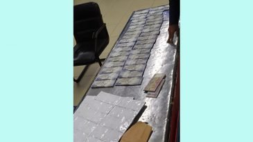 বিমানবন্দরে সৌদি রিয়েলসহ আটক ১