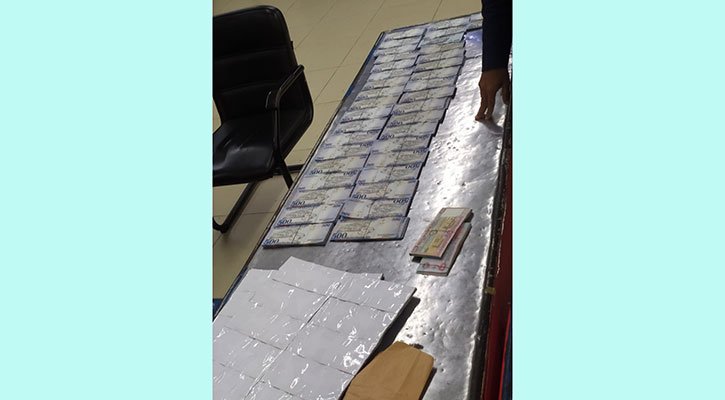 বিমানবন্দরে সৌদি রিয়েলসহ আটক ১