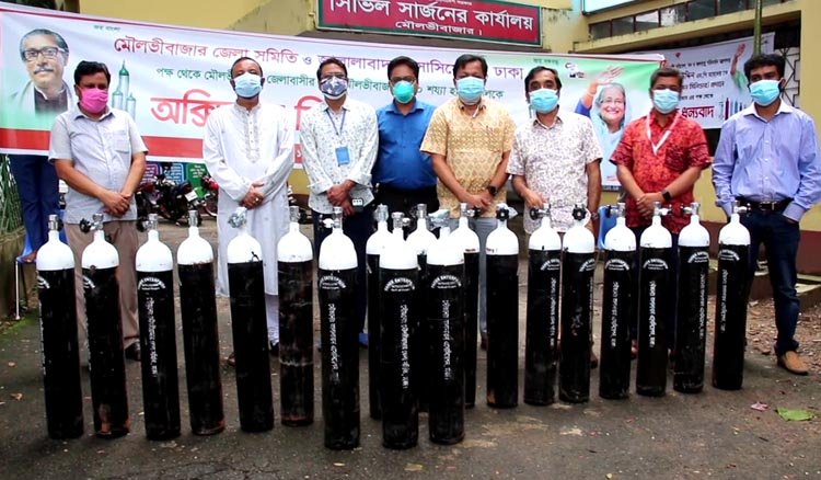 মৌলভীবাজারে হাসপাতালে জেলা সমিতি ও জালালাবাদ এসোসিয়েশন পক্ষে ২০টি অক্সিজেন সিলিন্ডার হস্তান্তর