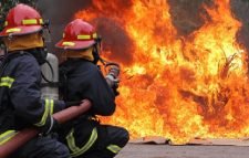 রাজধানীতে গাড়ির গ্যারেজে আগুন