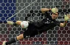 পেনাল্টিতে ৩ গোল ঠেকানো মার্তিনেজকে নিয়ে যা বললেন মেসি