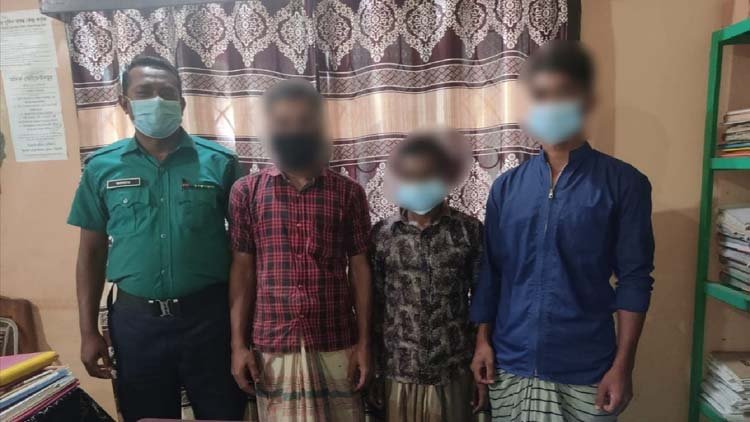 শাহপরাণ বাইপাসে ভারতীয় কাপড়সহ তিন চোরাকারি গ্রেফতার