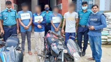 মহানগর পুলিশের অভিযানে ৪ মোটরসাইকেল চোর গ্রেফতার