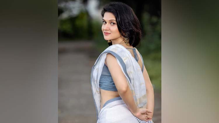 ঈদে নানা রূপে মিথিলা