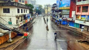 লকডাউন : সিলেটে বৃষ্টির দিনেও কঠোর পুলিশ