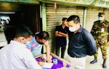 জগন্নাথপুরে দোকান খোলা রেখে পালালেন ব্যবসায়ীরা