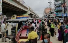 কারখানা খুলছে কাল, ঢাকামুখী যাত্রীদের ভিড়