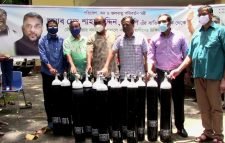 মৌলভীবাজার হাসপাতালে ১৫টি অক্সিজেন সিলিন্ডার দিলেন পরিবেশ ও বন মন্ত্রী