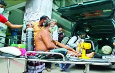 আইসিইউ-অক্সিজেন সংকটে চরম ভোগান্তি