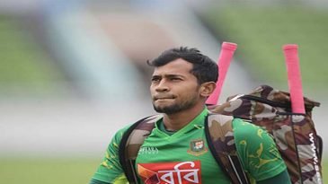 করোনাক্রান্ত বাবা-মায়ের জন্য দেশে ফিরছেন মুশফিক