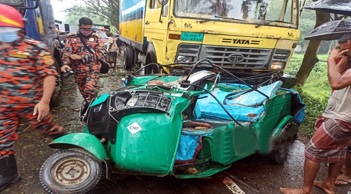 শায়েস্তাগঞ্জে মর্মান্তিক সড়ক দুর্ঘটনায় ৬ যাত্রী নিহত