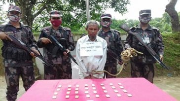 উখিয়ায় প্রায় তিন কোটি টাকার সোনাসহ রোহিঙ্গা আটক