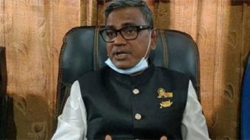 রাজনীতি টাকা ও অস্ত্রের কাছে জিম্মি নয়: কাদের মির্জা