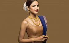 বিতর্ক পেরিয়ে রিয়া