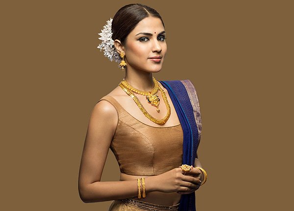 বিতর্ক পেরিয়ে রিয়া