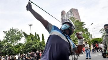 প্রধানমন্ত্রীর পদত্যাগ দাবিতে ব্যাংককে আন্দোলন চলছে