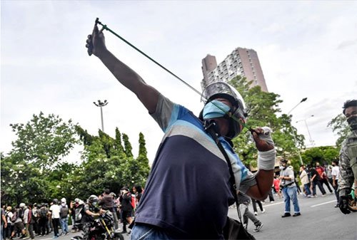 প্রধানমন্ত্রীর পদত্যাগ দাবিতে ব্যাংককে আন্দোলন চলছে