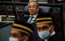 সোমবার পদত্যাগ করছেন মালয়েশিয়ার প্রধানমন্ত্রী!